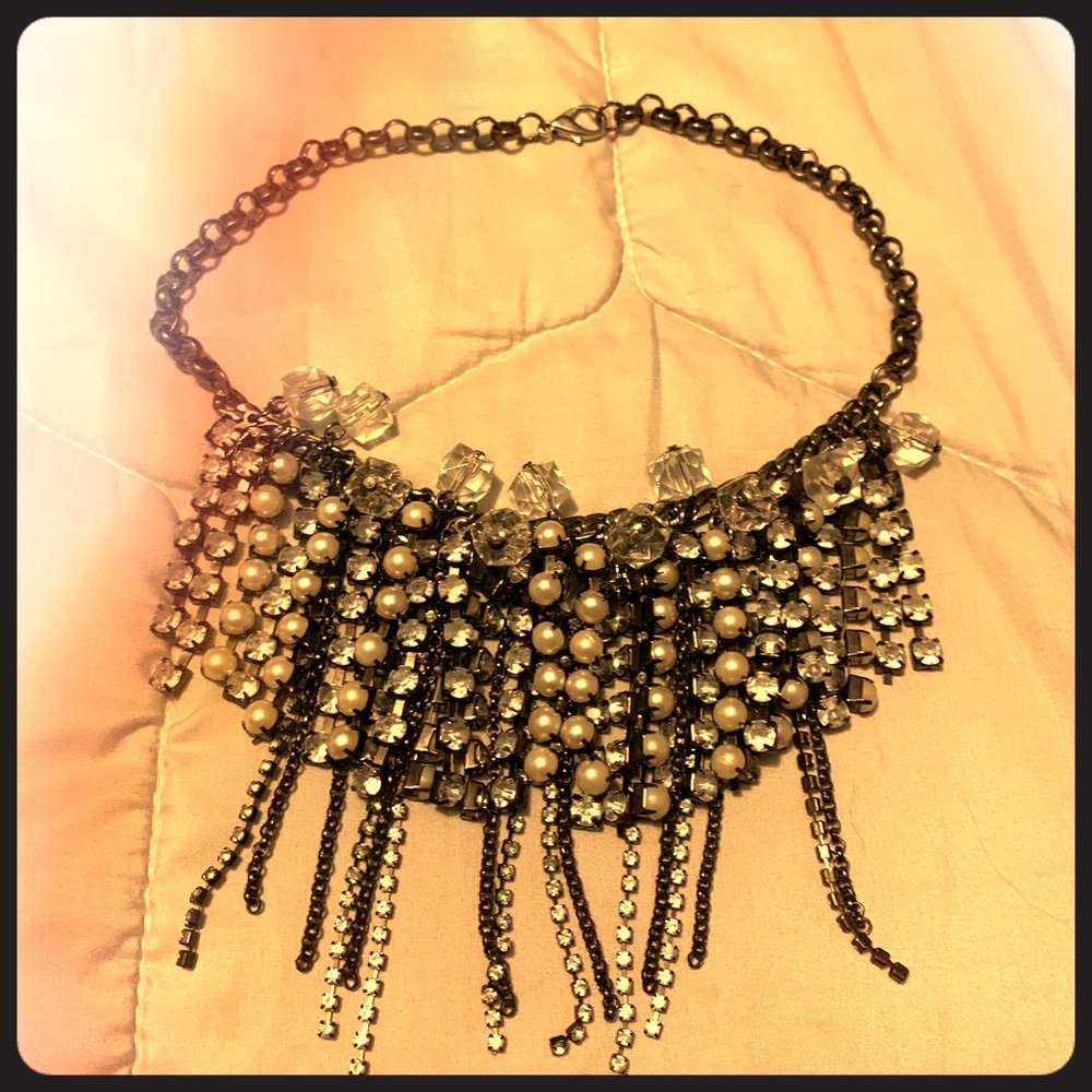 Heavy necklace with pendant chains